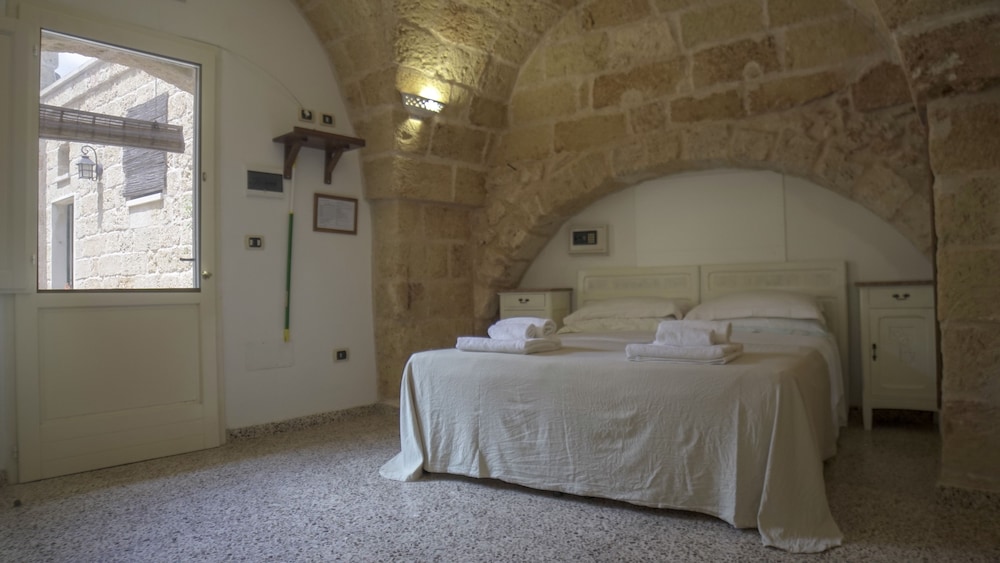Traditional Double Room, 1 Bedroom, Ensuite - Photo 3