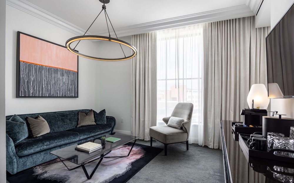 Suite, 1 King Bed, Corner (Birmingham) - Photo 1
