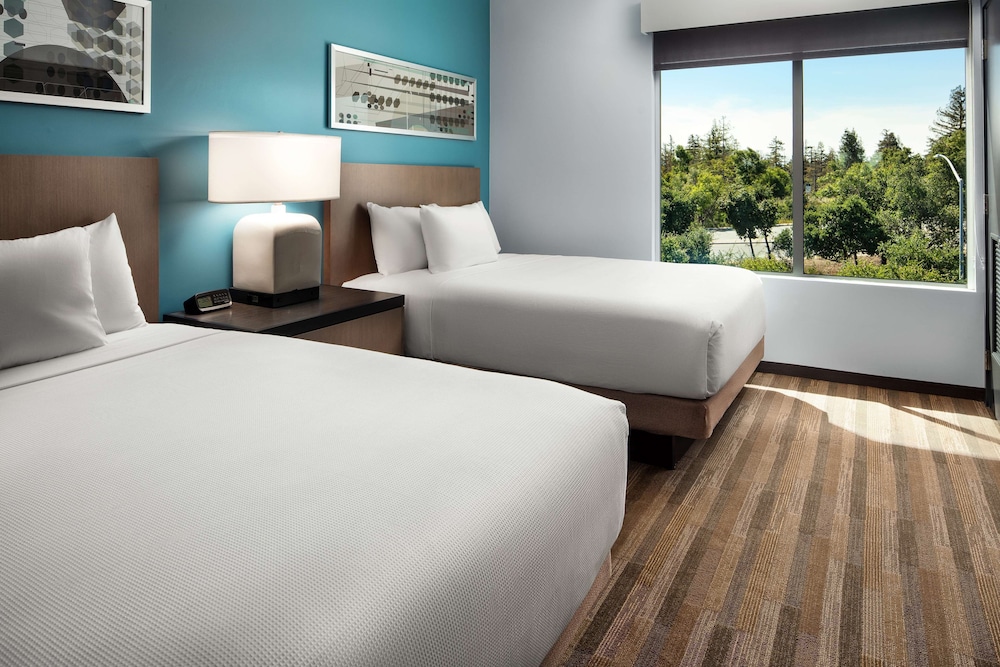 Executive Suite, Kitchen, Corner (2 Queen Beds & 1 Sofabed, Accessible) photo 3