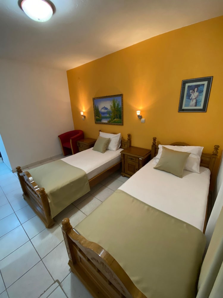 Economy Twin Room photo 1