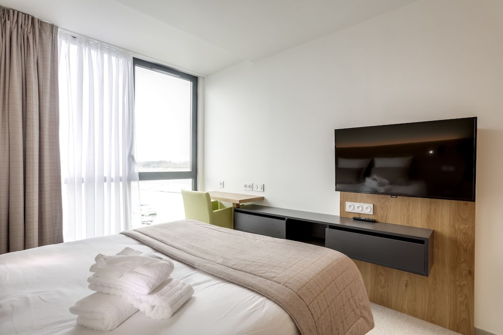 Standard Double Room, Sea Facing photo 3