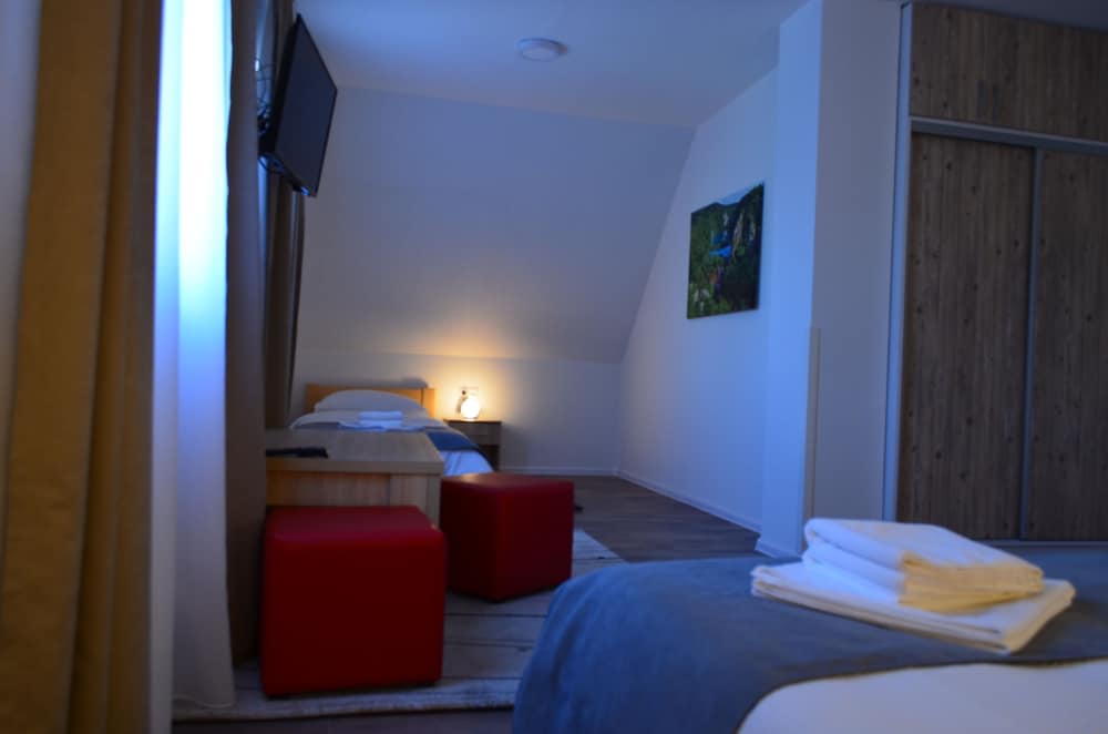 Deluxe Triple Room photo 2