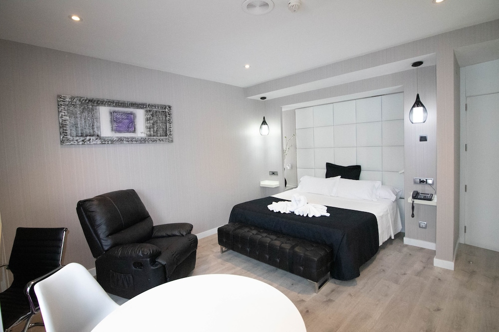 Suite - Photo 5