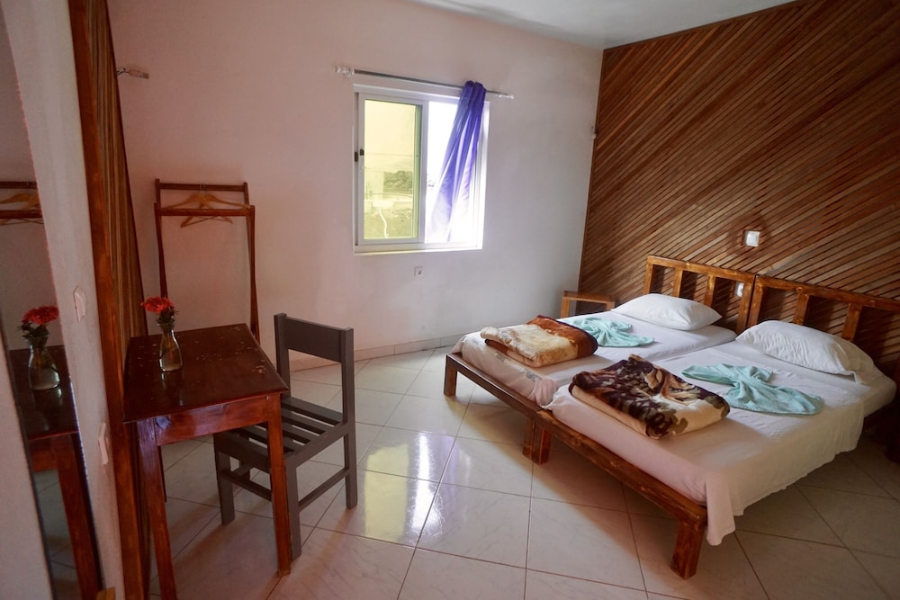 Triple Room, Multiple Beds, Non Smoking