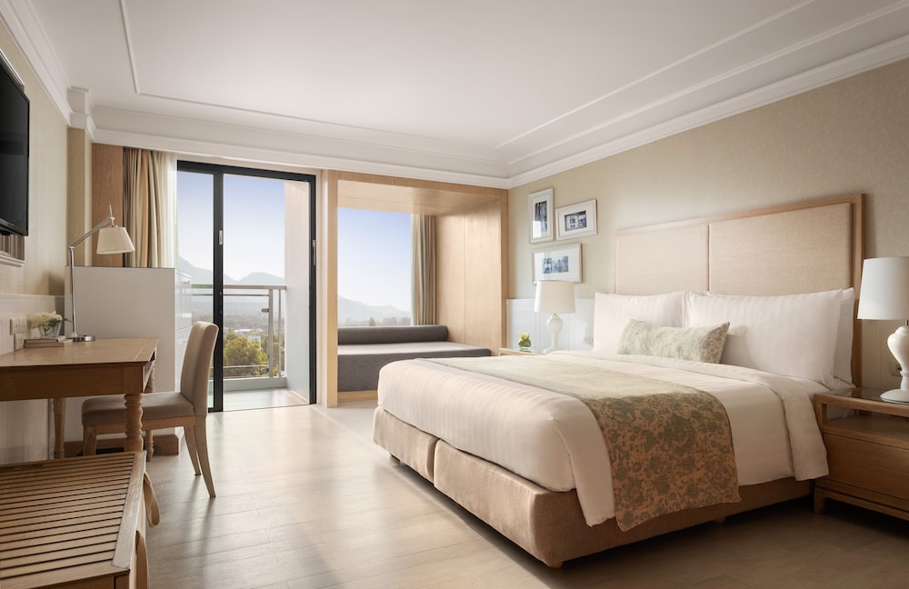 Deluxe Room, 1 King Bed (Hillside)