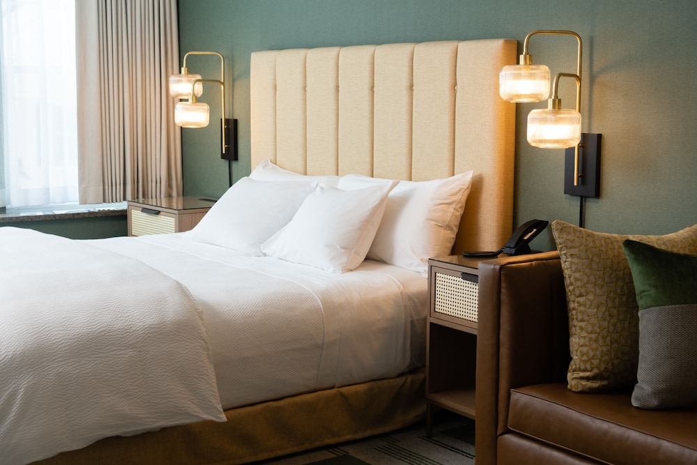Room, 1 King Bed, Accessible (Hearing Accessible) - Photo 1