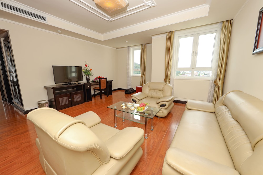 Suite Double (French Wing) - Photo 2