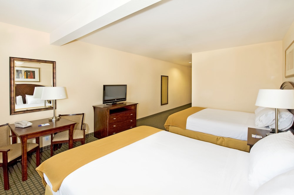 Standard Room, 2 Queen Beds, Accessible, Non Smoking (Communications) - Photo 1