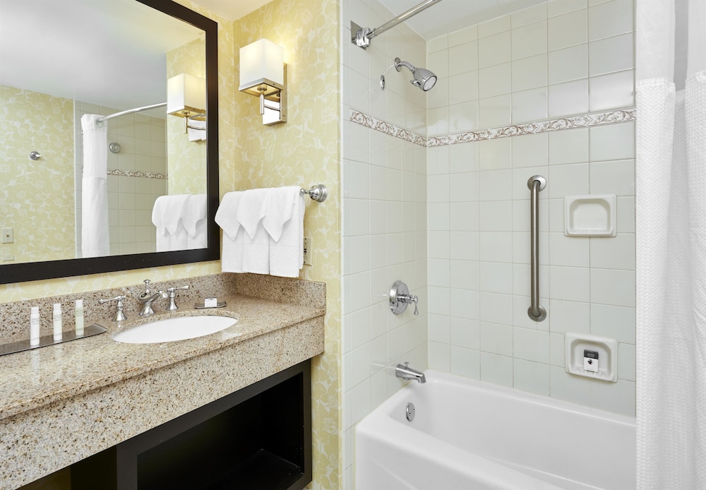 2 queen bed, refrigerator - Photo 4