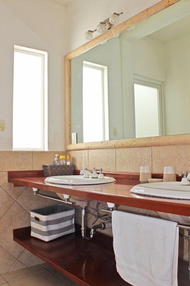Luxury House photo 2