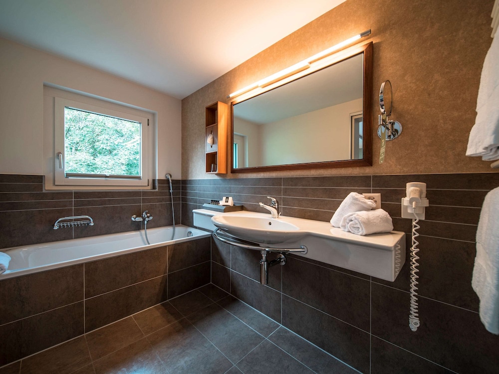 Executive Room thumbnail 6