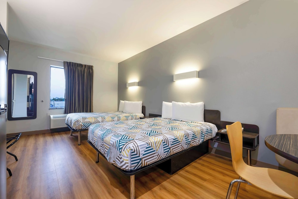 Standard Room, 2 Double Beds, Non Smoking, Refrigerator & Microwave photo 3
