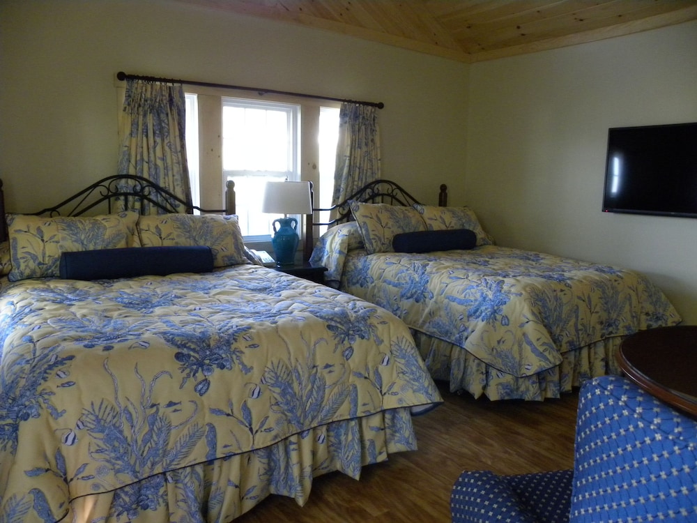 Deluxe Cottage, 2 Queen Beds, Kitchenette, Ocean View photo 2