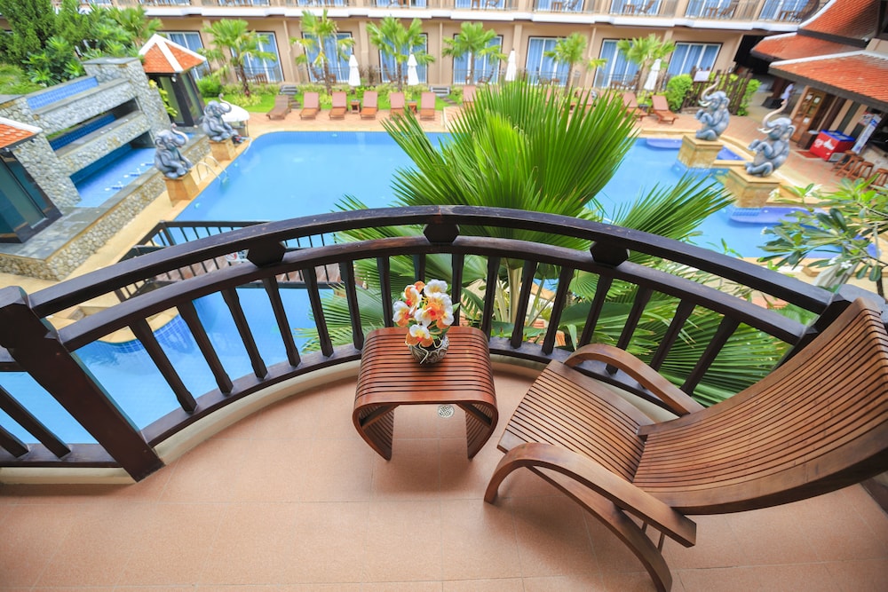 Deluxe Room, Pool View - Photo 6