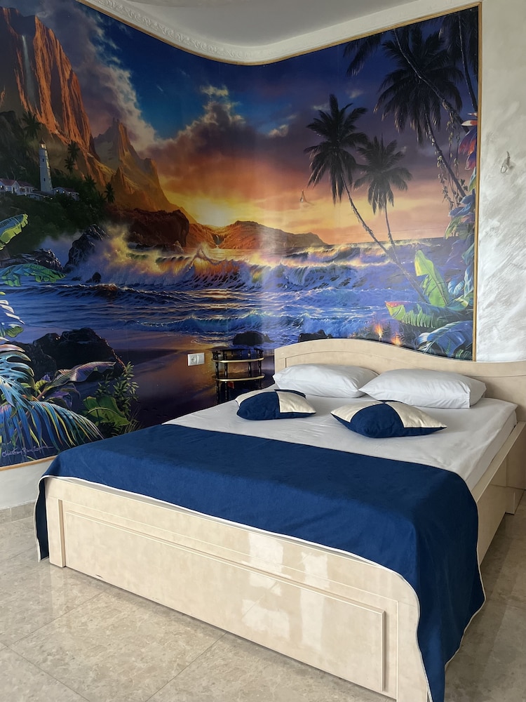 Suite, Jetted Tub