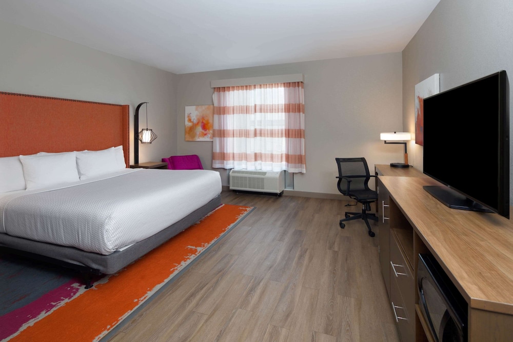 Room, 1 King Bed, Accessible, Non Smoking (Mobility) - Photo 1