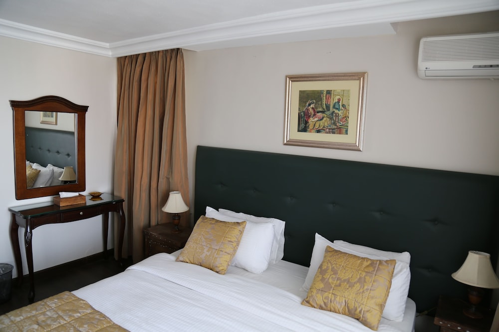 Deluxe Suite