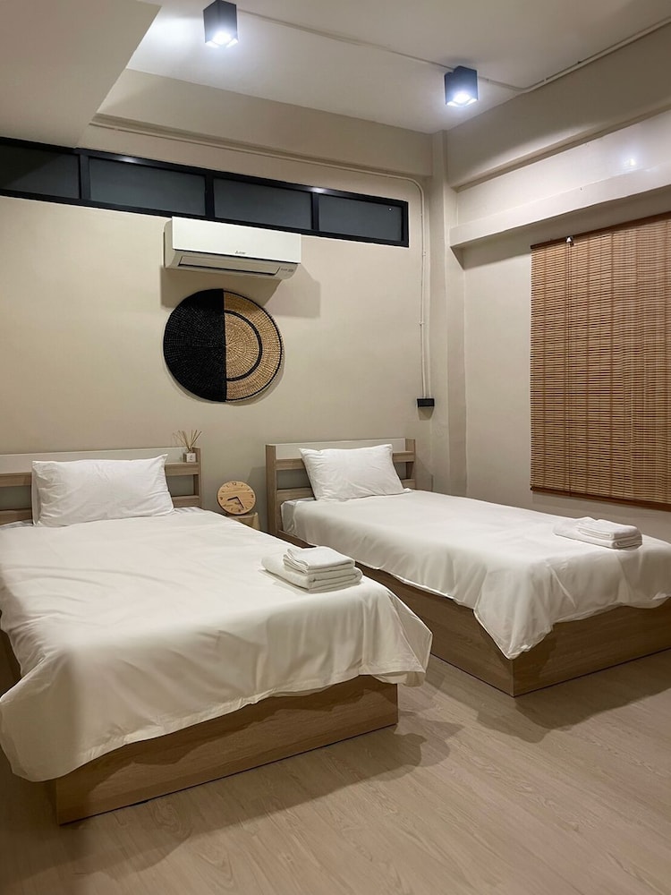 Deluxe Room, 2 Twin Beds, Private Bathroom