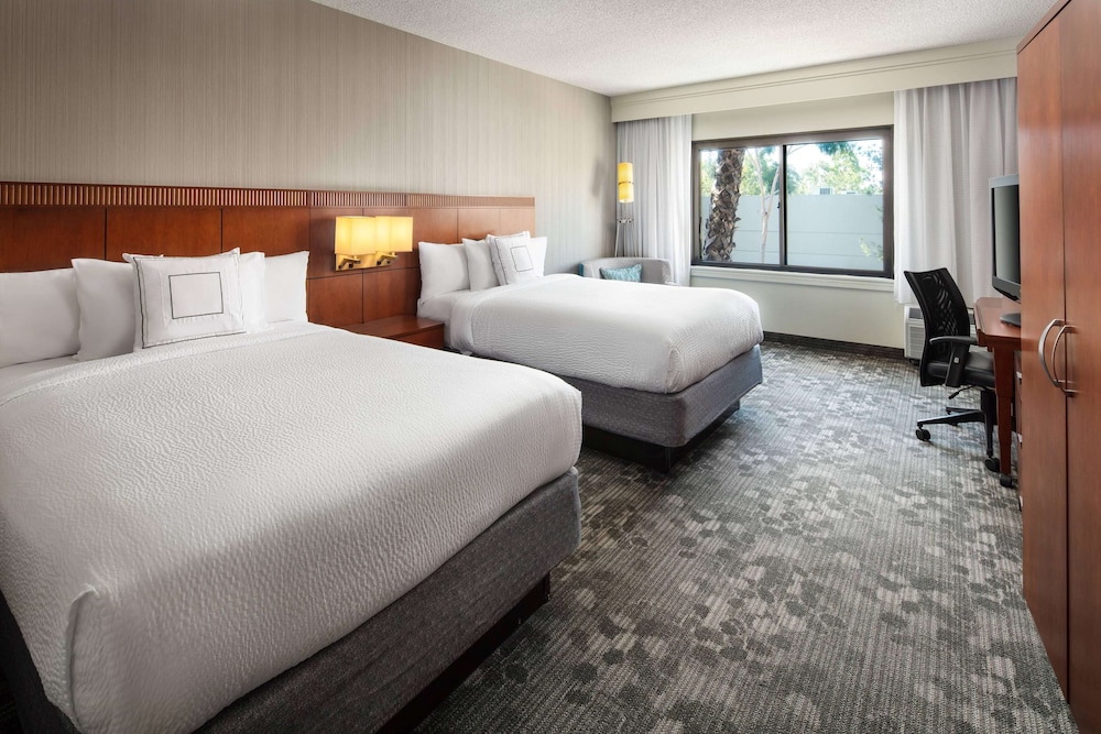 Deluxe Room, 2 Double Beds, Accessible (Hearing) - Photo 1