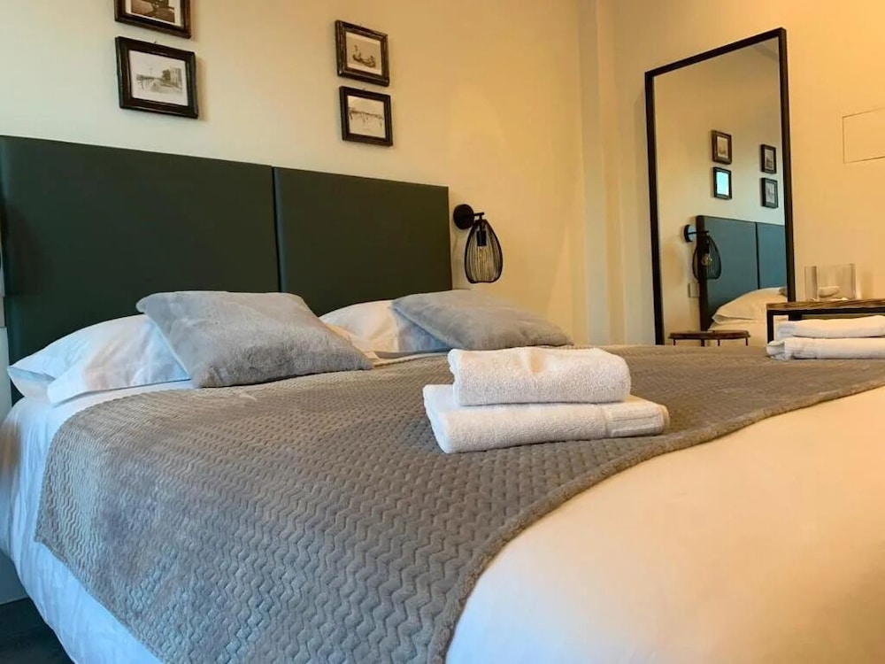 Classic Twin Room, Partial Sea View photo 2