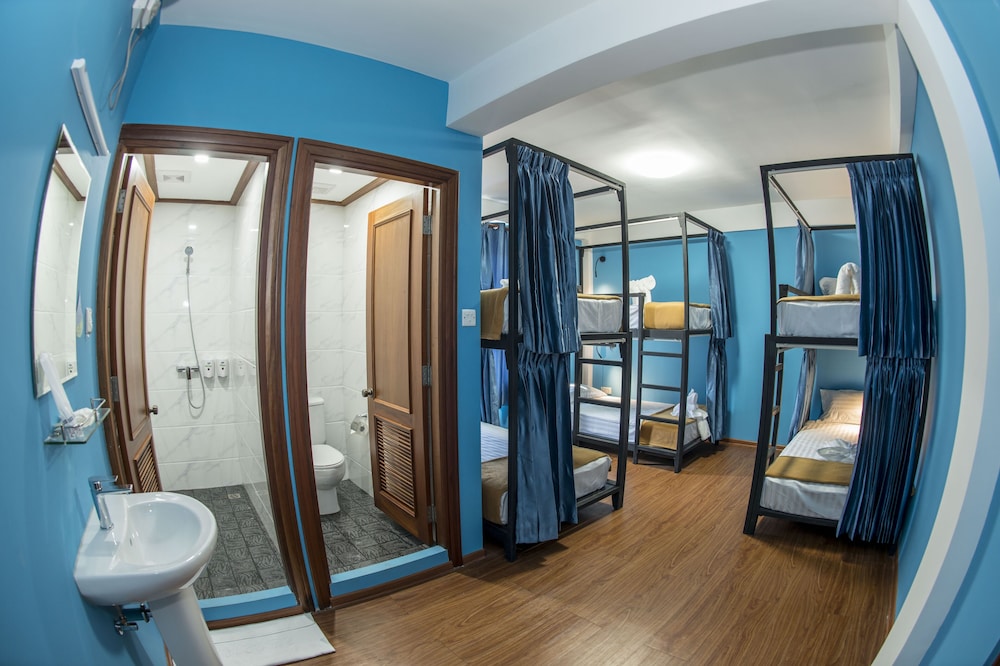 Bed in 6-Bed Mixed Dormitory Room photo 1