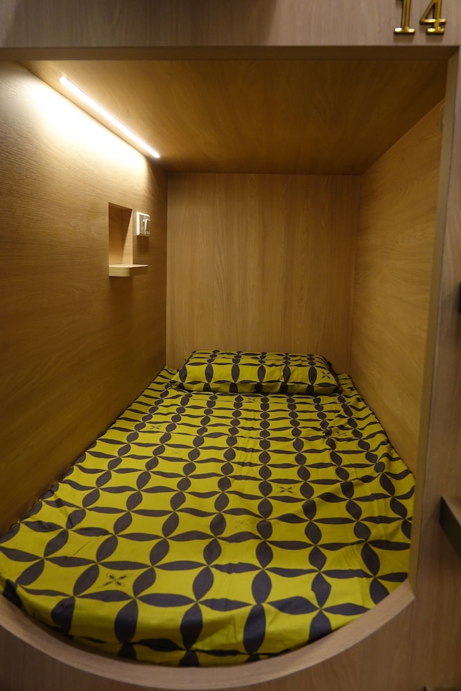 Single Capsule Pod In Mixed Dorm photo 2