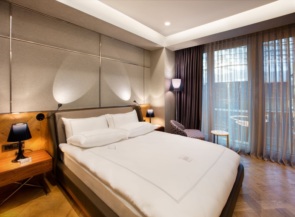 Deluxe Double Room, 1 Queen Bed photo 2