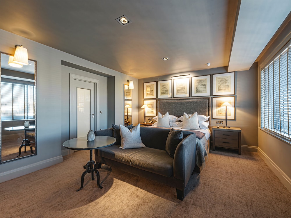 Grand Deluxe Suite