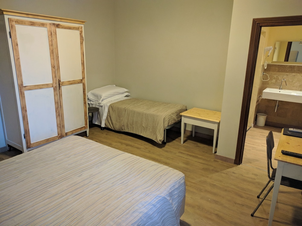 Standard Triple Room photo 2