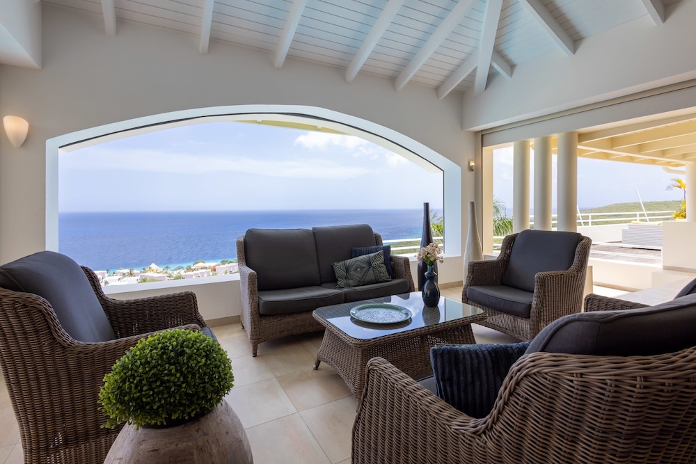 Villa photo 2