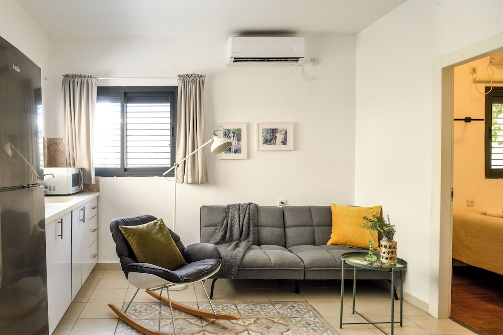 Carmel Apartment