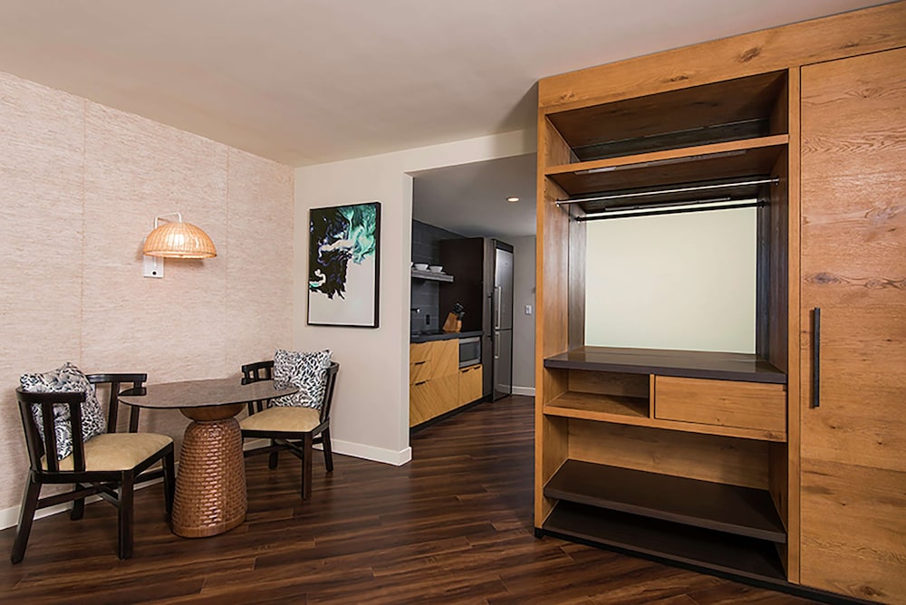 Junior Suite, 1 King Bed, Resort View