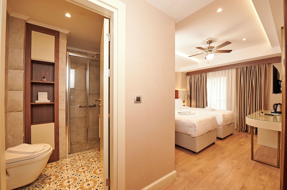 Deluxe Double or Twin Room, 2 Bedrooms, City View photo 2
