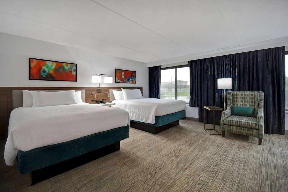 Room, 2 Queen Beds, Accessible (Roll-In Shower) - Photo 4