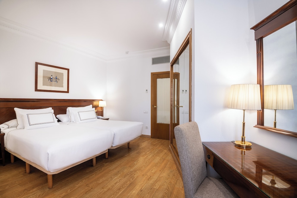 Classic Room (Plaza Views)