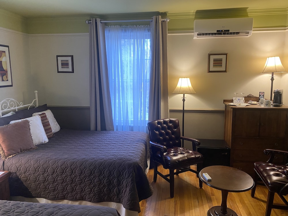 Classic Room, 2 Double Beds, Garden View (Cooney) photo 2