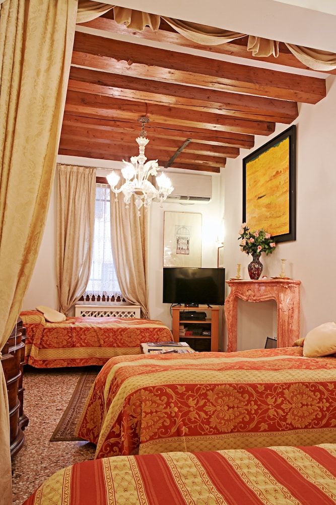 Apartment, 1 Bedroom, Annex Building photo 3