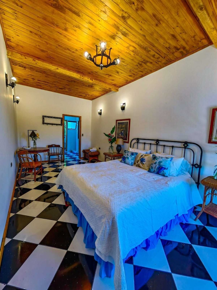 Deluxe Double Room, 1 King Bed, Garden View photo 1