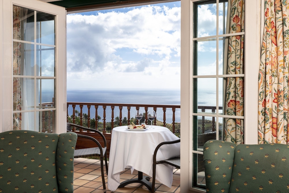 Superior Room, 1 Double or 2 Twin Beds, Sea View photo 2