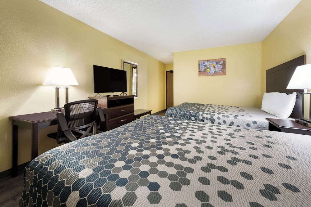 Standard Room, 2 Queen Beds, Non Smoking - Photo 9