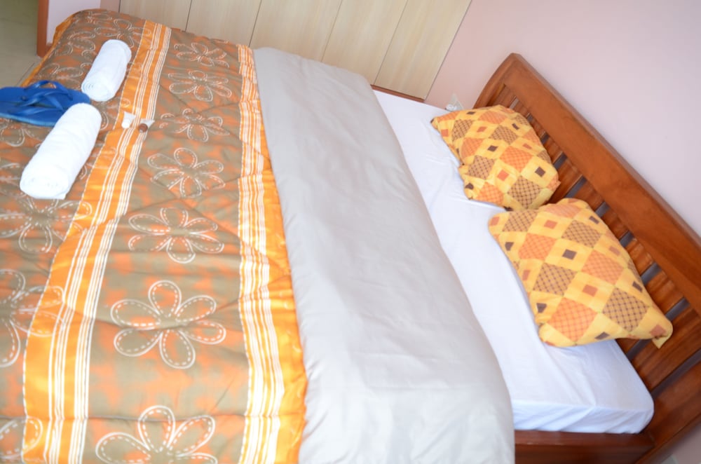 City Apartment, 2 Bedrooms, Corner