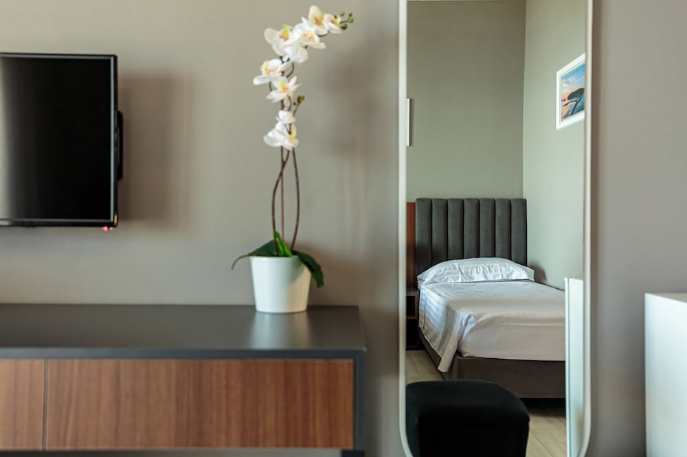 Deluxe Triple Room with Sea View photo 1