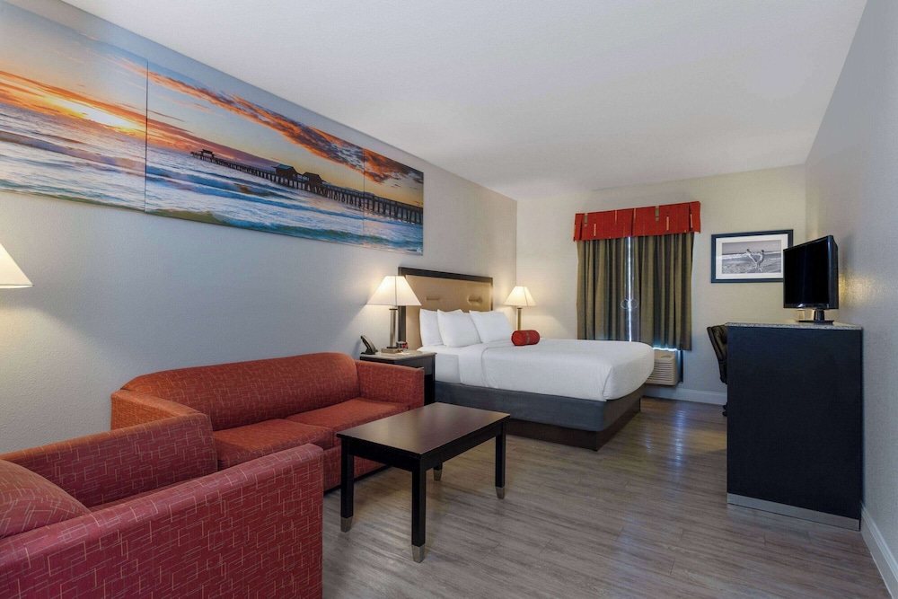 Superior Suite, 1 King Bed, Non Smoking (Mobility Bathtub w/Grab Bars) - Photo 1