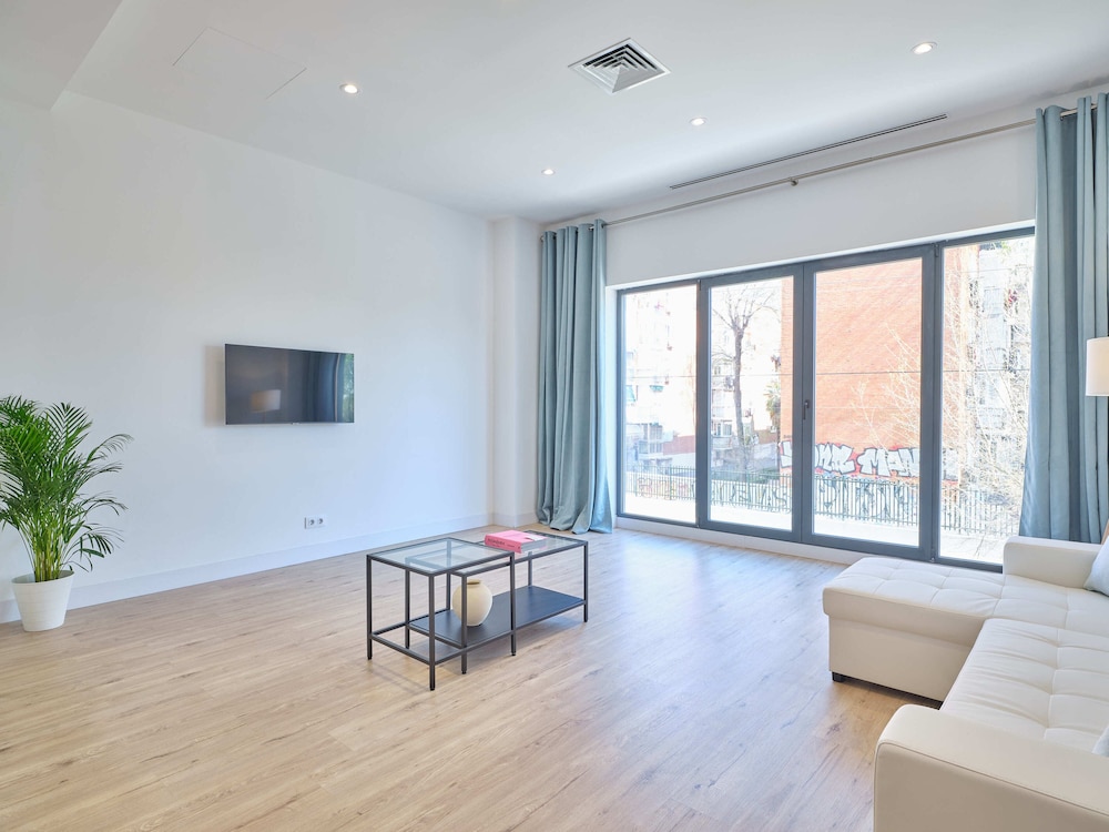 Deluxe Suite - Photo 10