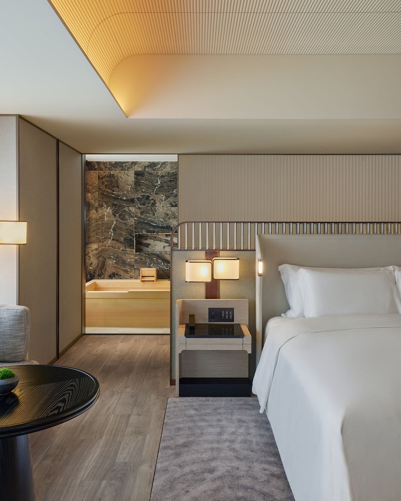 Suite, 1 King Bed (Imperial) - Photo 4
