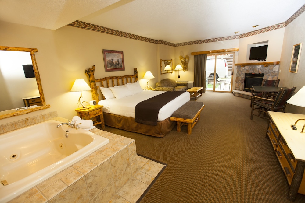 Whirlpool Fireplace Suite – Waterpark Included photo 2