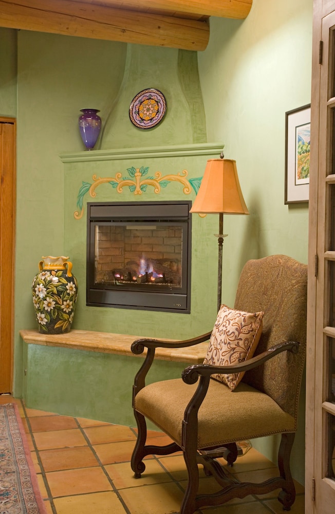 Santa Fe Suite, 1 King Bed with Sofabed photo 2