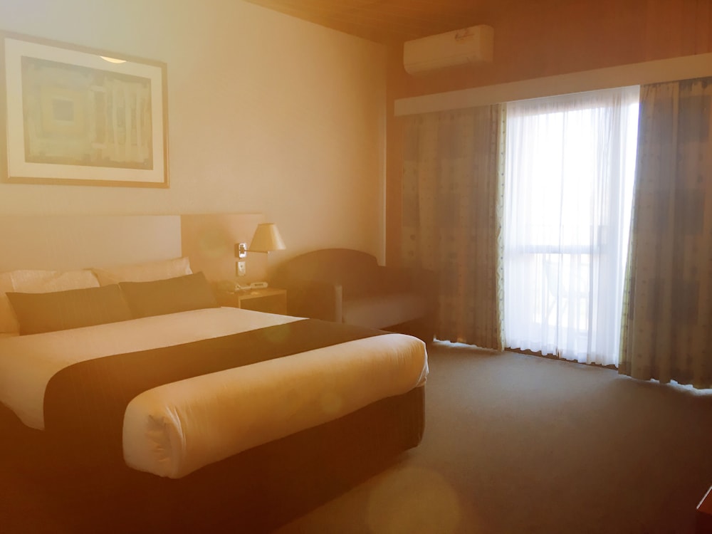 Above Ground Room photo 3
