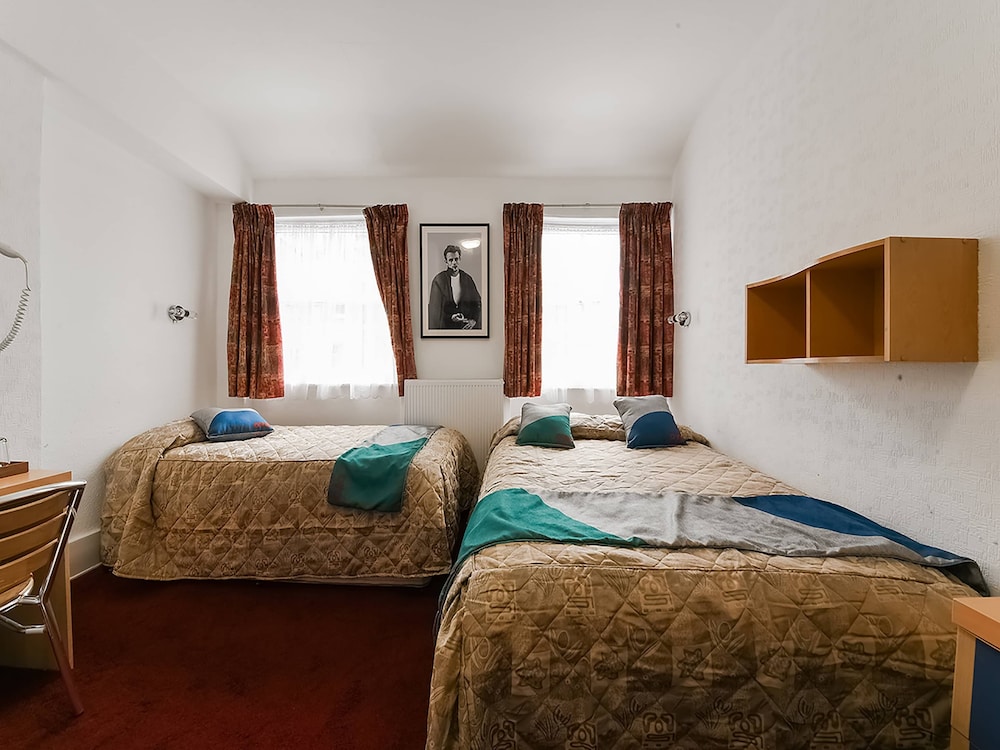 Deluxe Triple Room, Multiple Beds photo 2