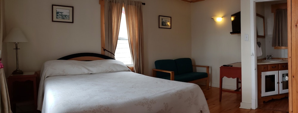 Standard Cabin, 1 Queen Bed (Cabin 1,3,4) photo 2
